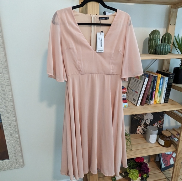 Boohoo Flutter sleeve dress size 6 - Picture 4 of 5